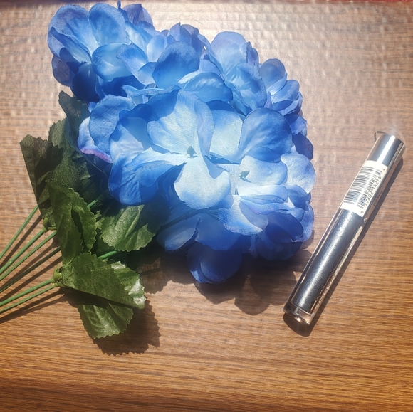 Wet n Wild Liquid Catsuit Eyeshadow - Picture 5 of 5